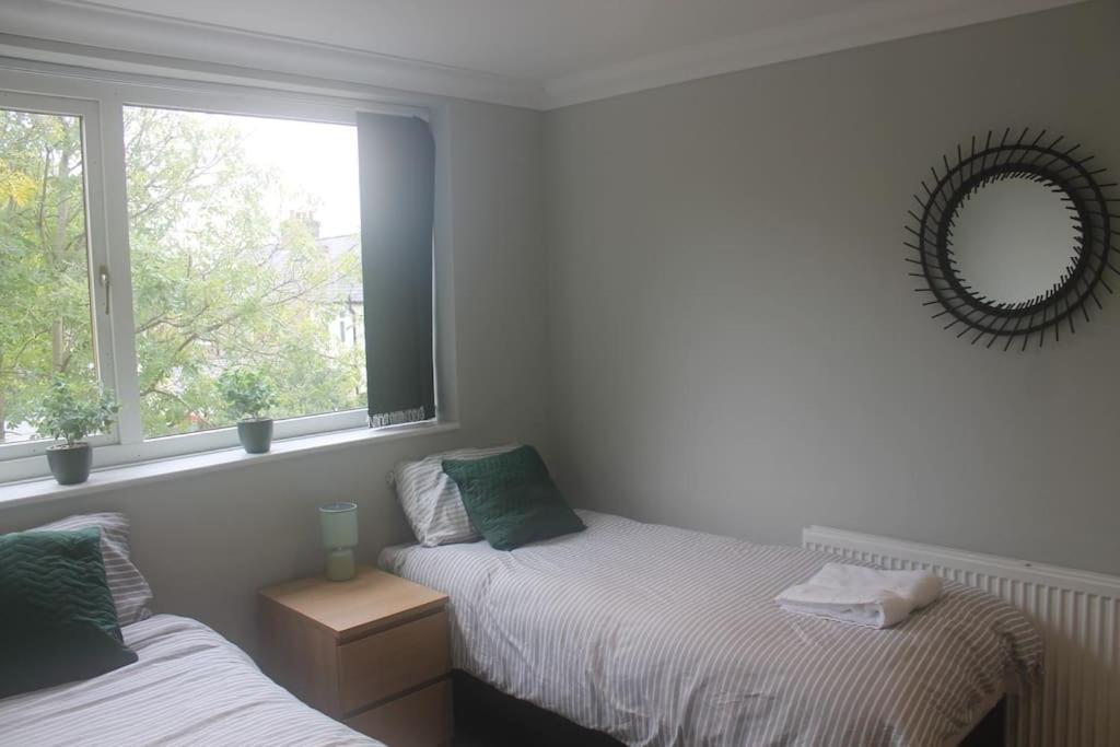 Contractors Comfort, Free Parking, Flat D