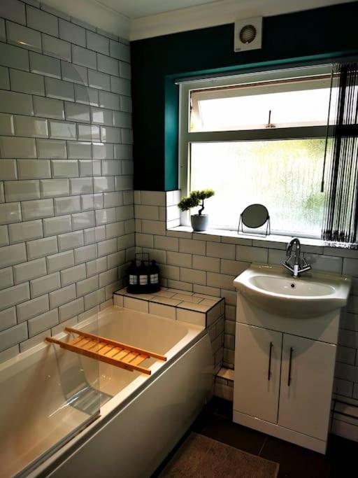 Contractors Comfort, Free Parking, Flat D Apartment