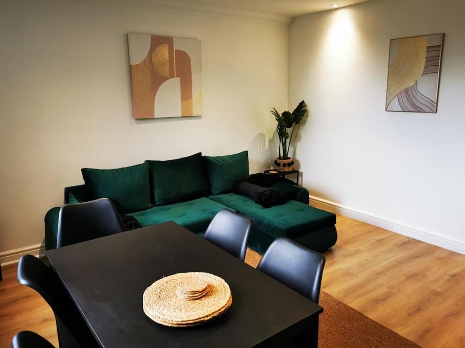 Contractors Comfort, Free Parking, Flat D Apartment