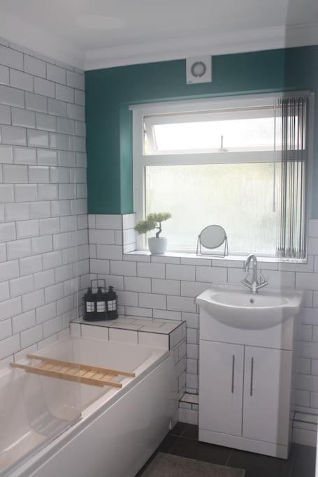 Contractors Comfort, Free Parking, Flat D Apartment