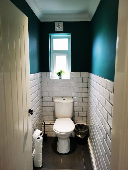 Contractors Comfort, Free Parking, Flat D *