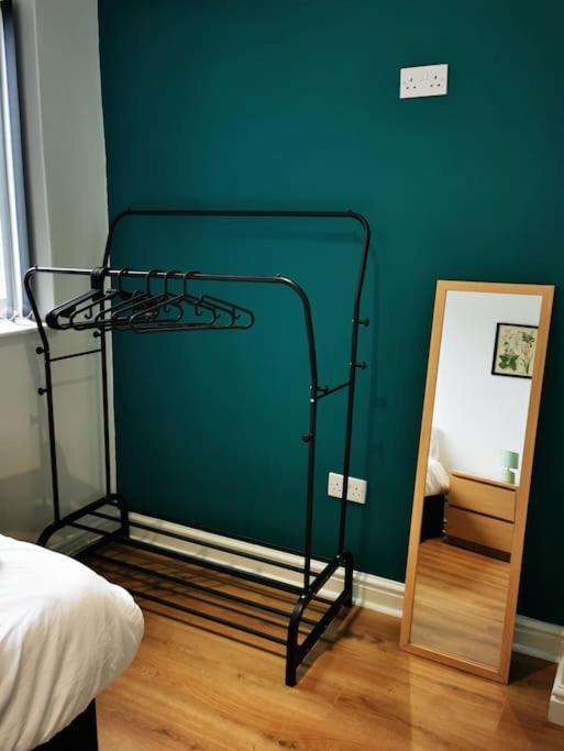 Contractors Comfort, Free Parking, Flat D